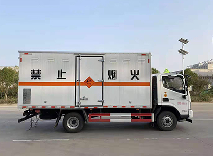 龙湾镇爆破器材运输车