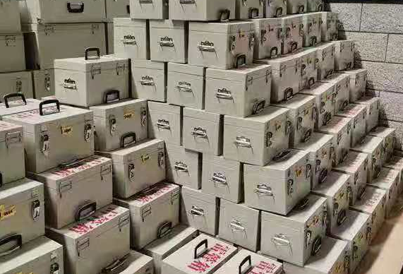 龙湾镇不同材质的雷管箱/炸药箱有什么区别?