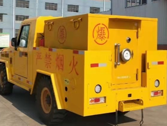 龙湾镇凯龙爆破器材运输车：保障爆破任务的安全运行